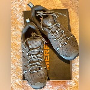 NEW Merrell Hiking Boots Women’s 10